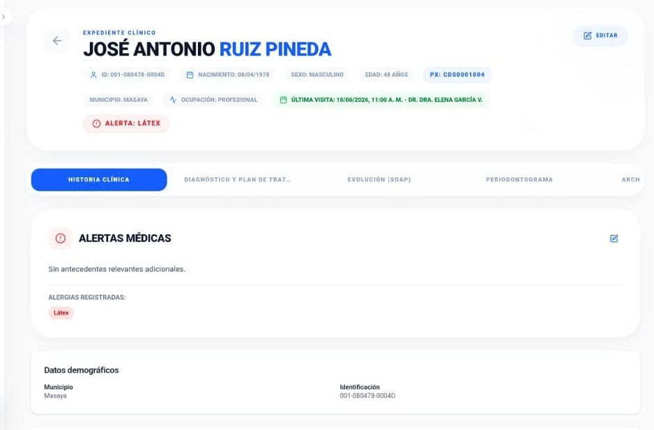 Expediente clínico digital con alertas médicas, alergias y tabs de historia clínica
